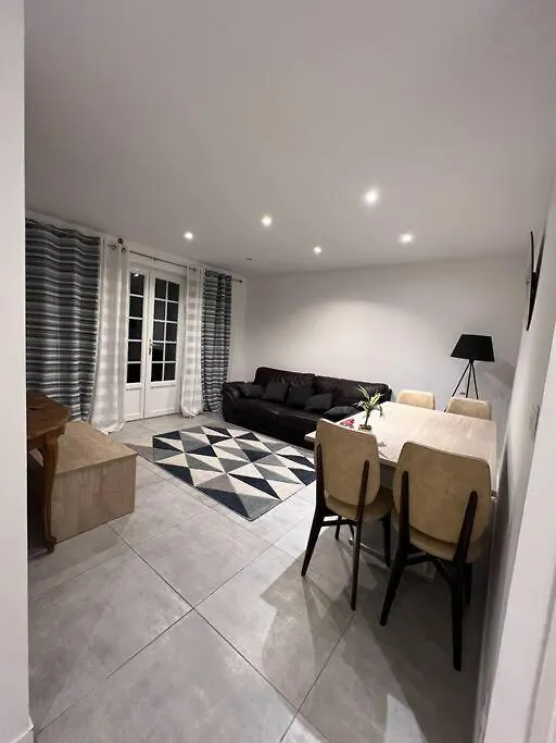Apartment T3 Au Coeur D'Une Villa Moderne Frejus France